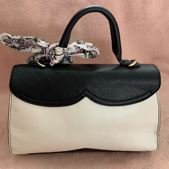 Betsy Johnson handbag - Picture 2 of 5